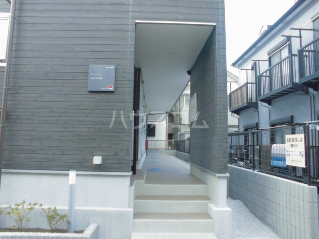 25/30 エントランス