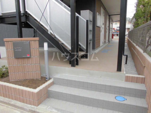 29/30 エントランス