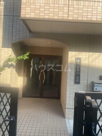 5/5 エントランス