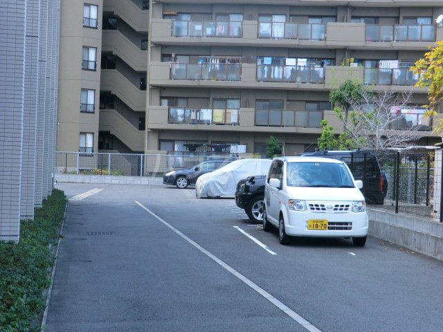 22/28 駐車場