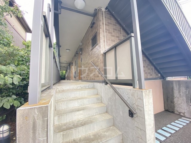 21/30 エントランス