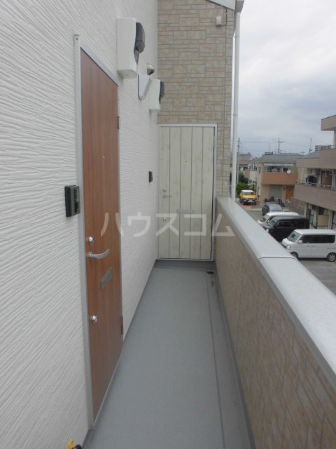 24/30 エントランス