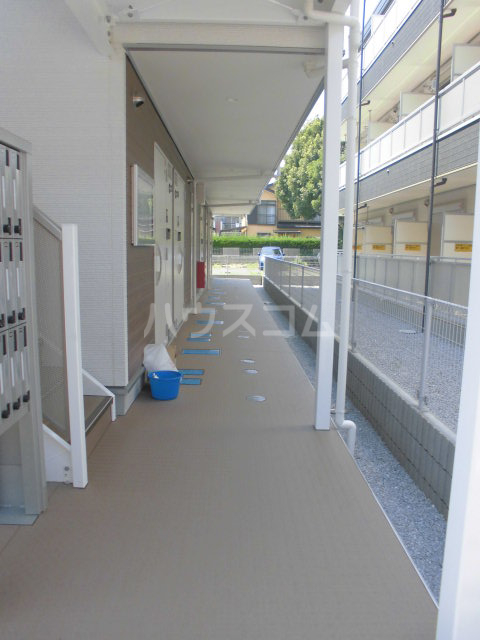 26/30 エントランス