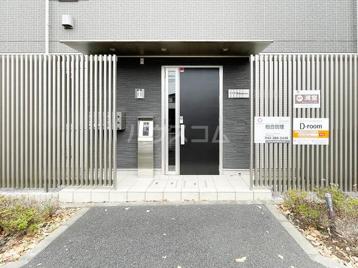 16/17 エントランス