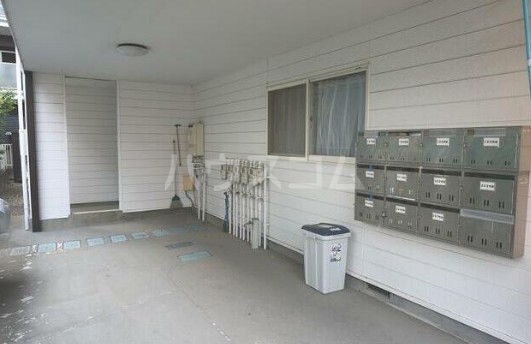 16/23 エントランス