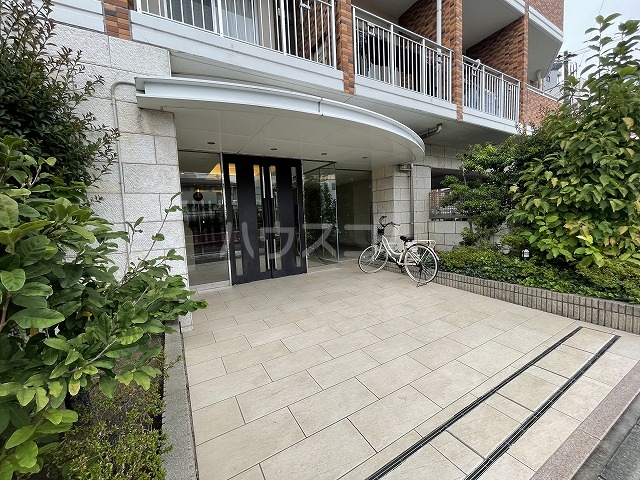 18/22 エントランス