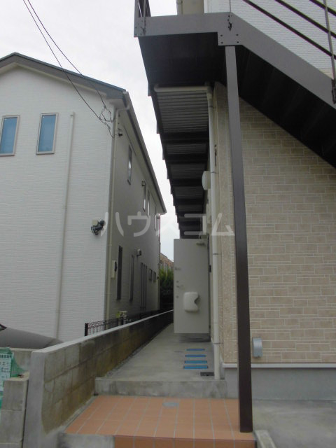 24/25 エントランス