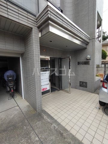 21/30 エントランス