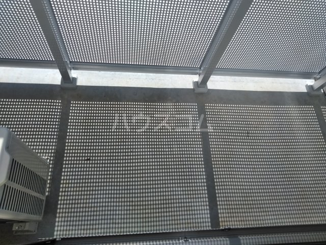 25/30 エントランス