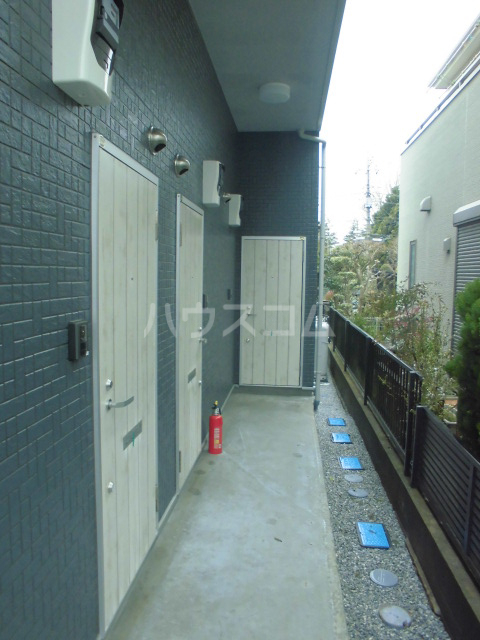 20/21 エントランス