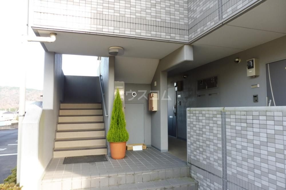 17/19 エントランス