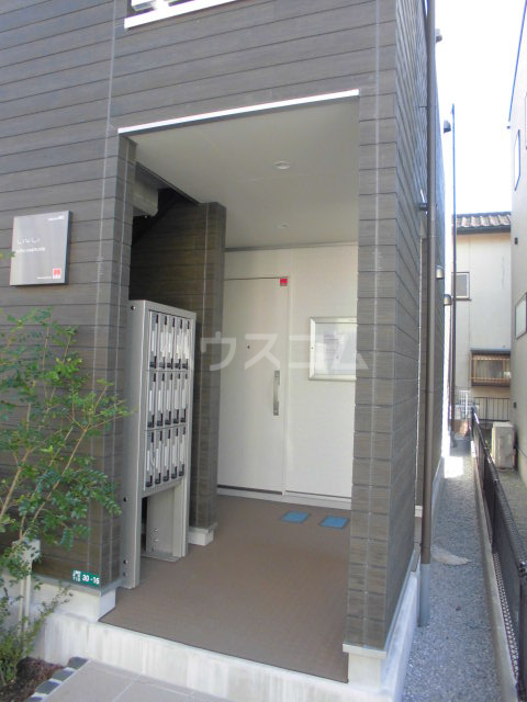 23/30 エントランス