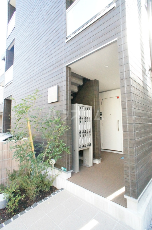 27/30 エントランス