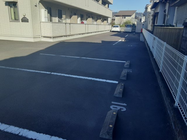 2/3 駐車場