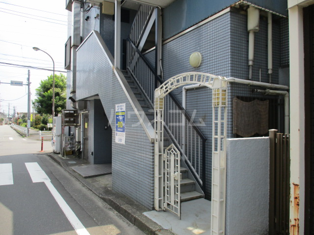 18/27 エントランス