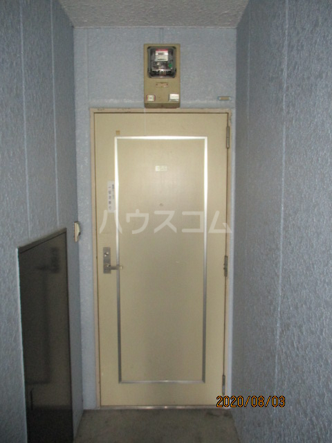 19/27 エントランス
