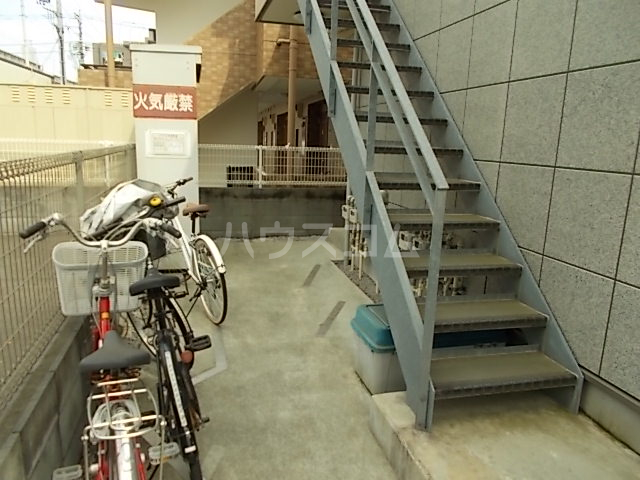 17/27 エントランス