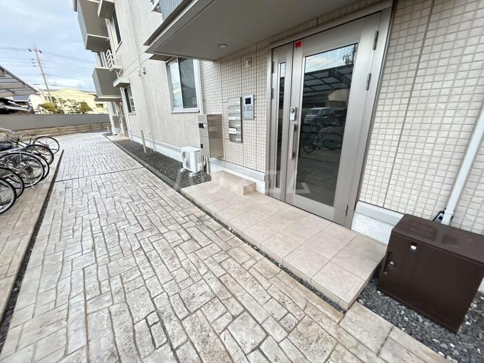 22/22 エントランス