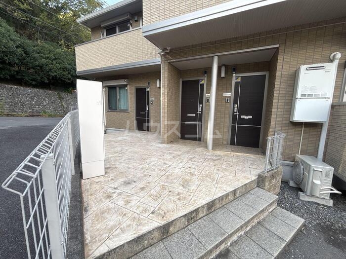 23/25 エントランス