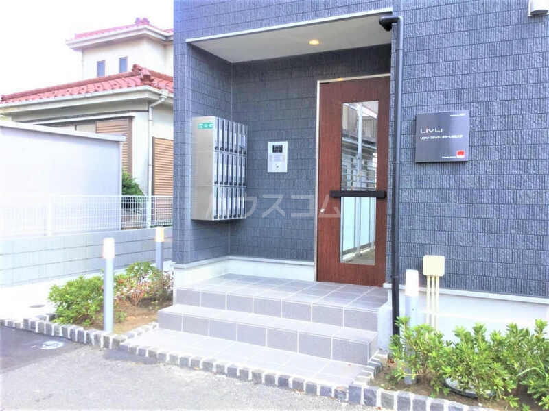 28/30 エントランス