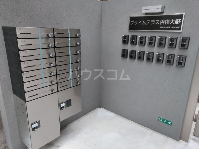 18/27 エントランス