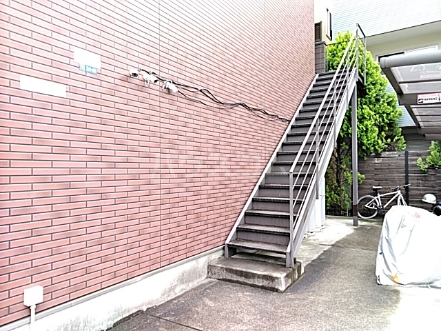 25/30 エントランス