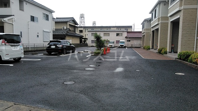 23/30 駐車場