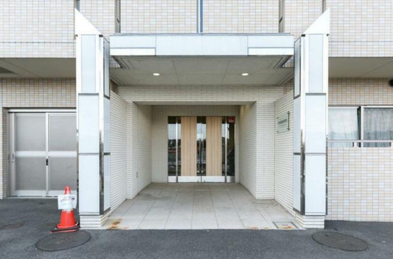 23/30 エントランス