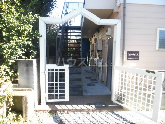 22/25 エントランス