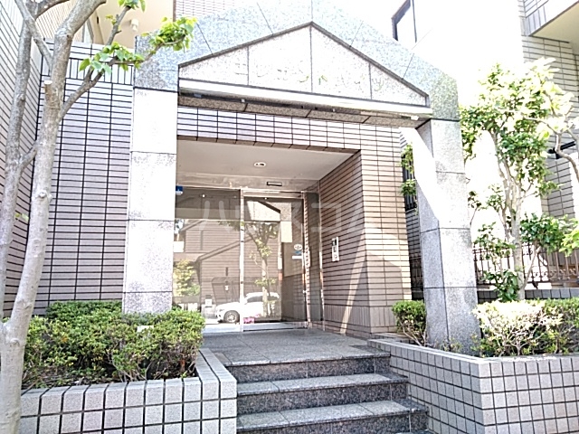 24/25 エントランス