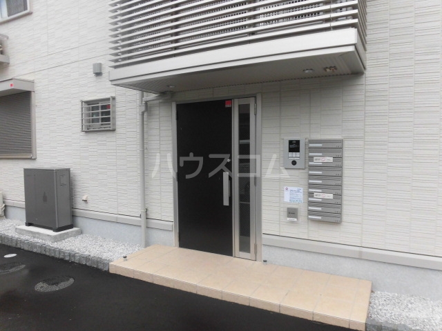 13/18 エントランス