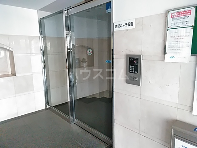 19/30 エントランス