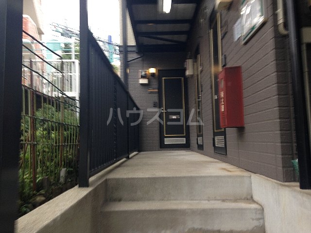 24/30 エントランス