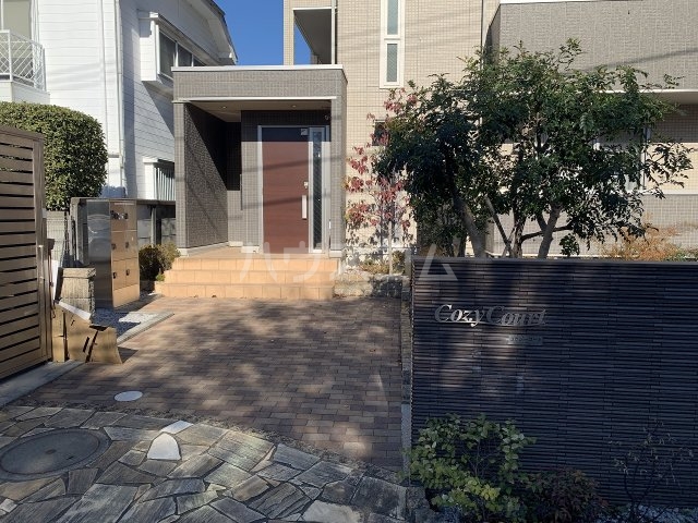 25/30 エントランス