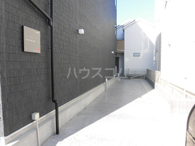 24/30 エントランス