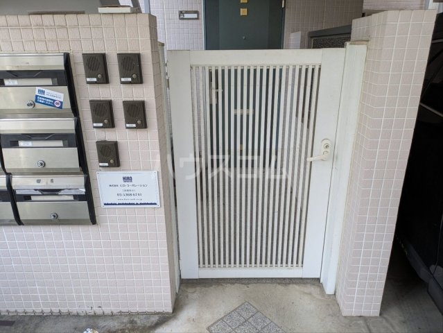 16/17 エントランス