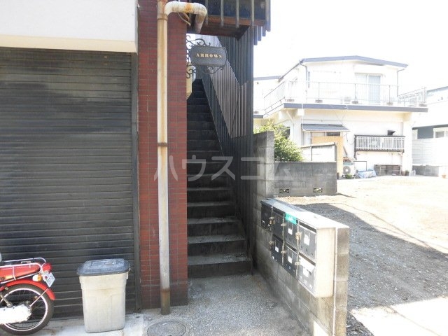 21/30 エントランス