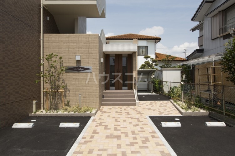 2/5 エントランス