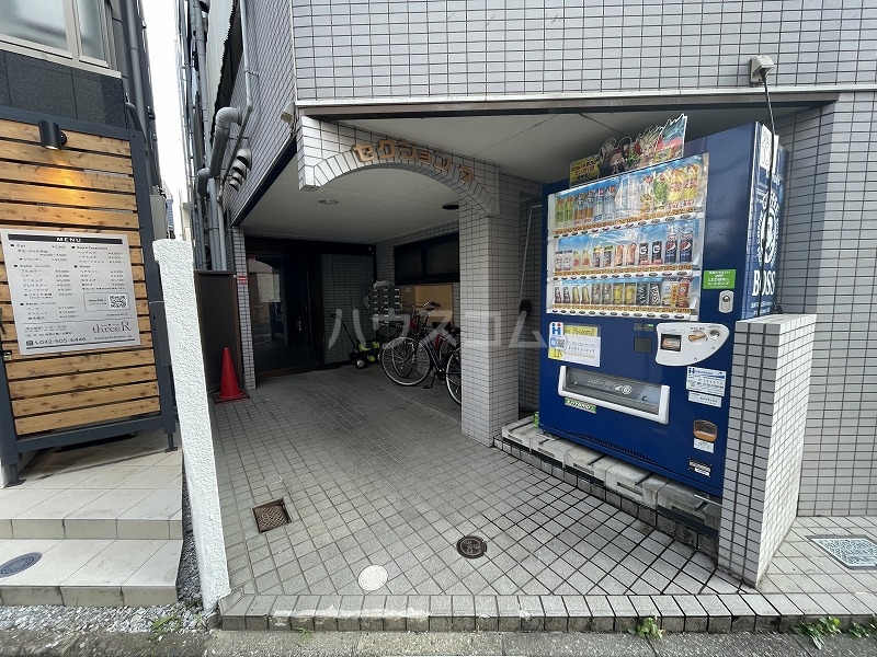 18/28 エントランス