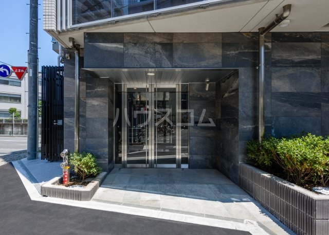 16/25 エントランス