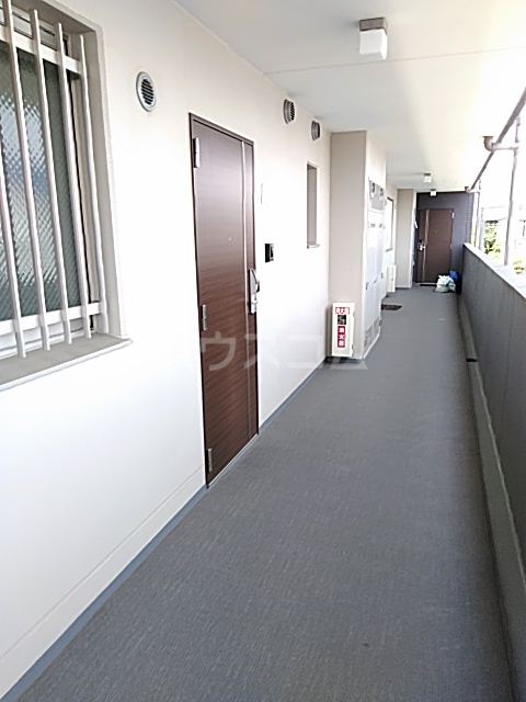 28/30 エントランス