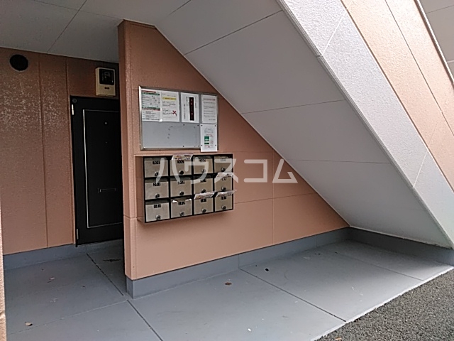 18/23 エントランス