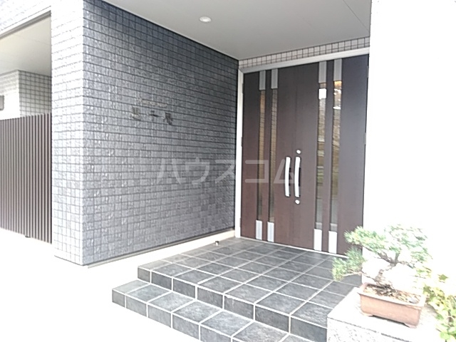 18/20 エントランス