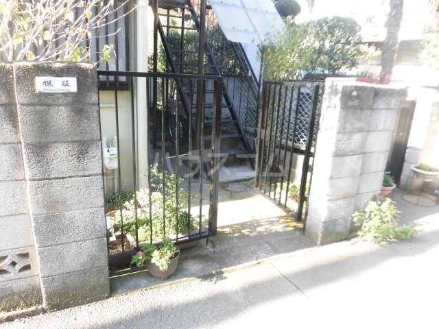 21/30 エントランス