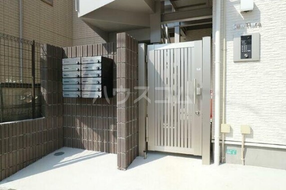 24/30 エントランス