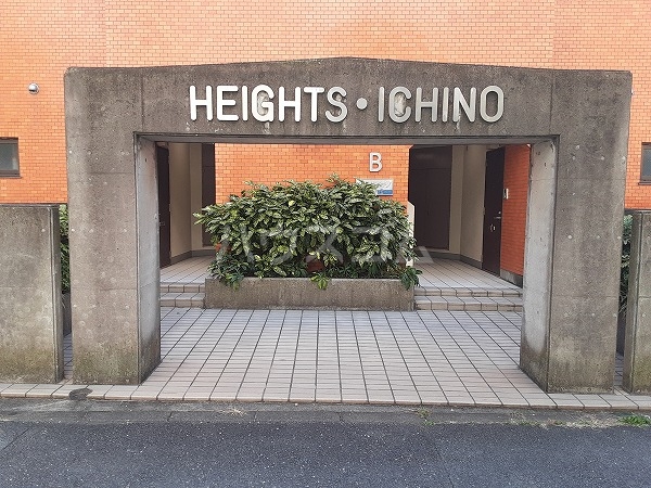 2/4 エントランス