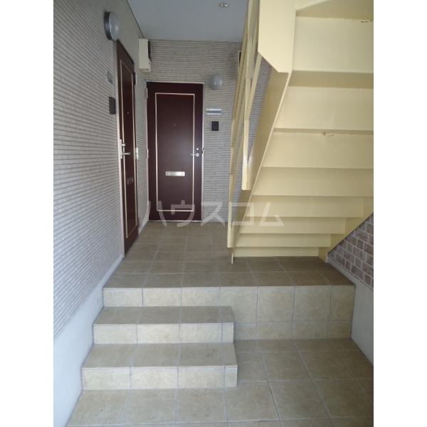 13/22 エントランス