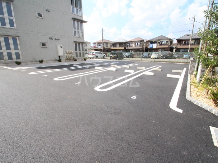 18/27 駐車場