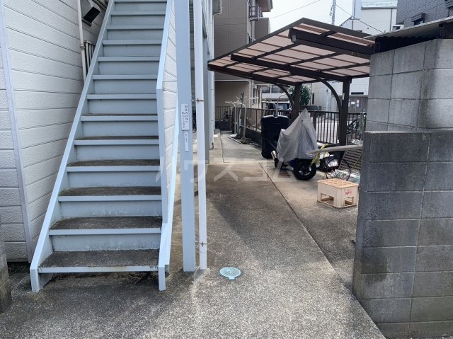 24/30 エントランス