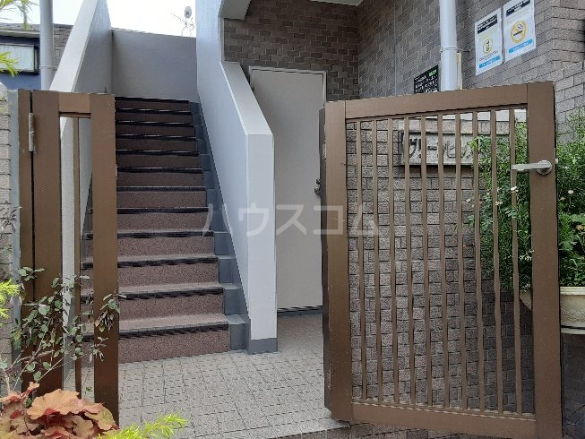 3/7 エントランス